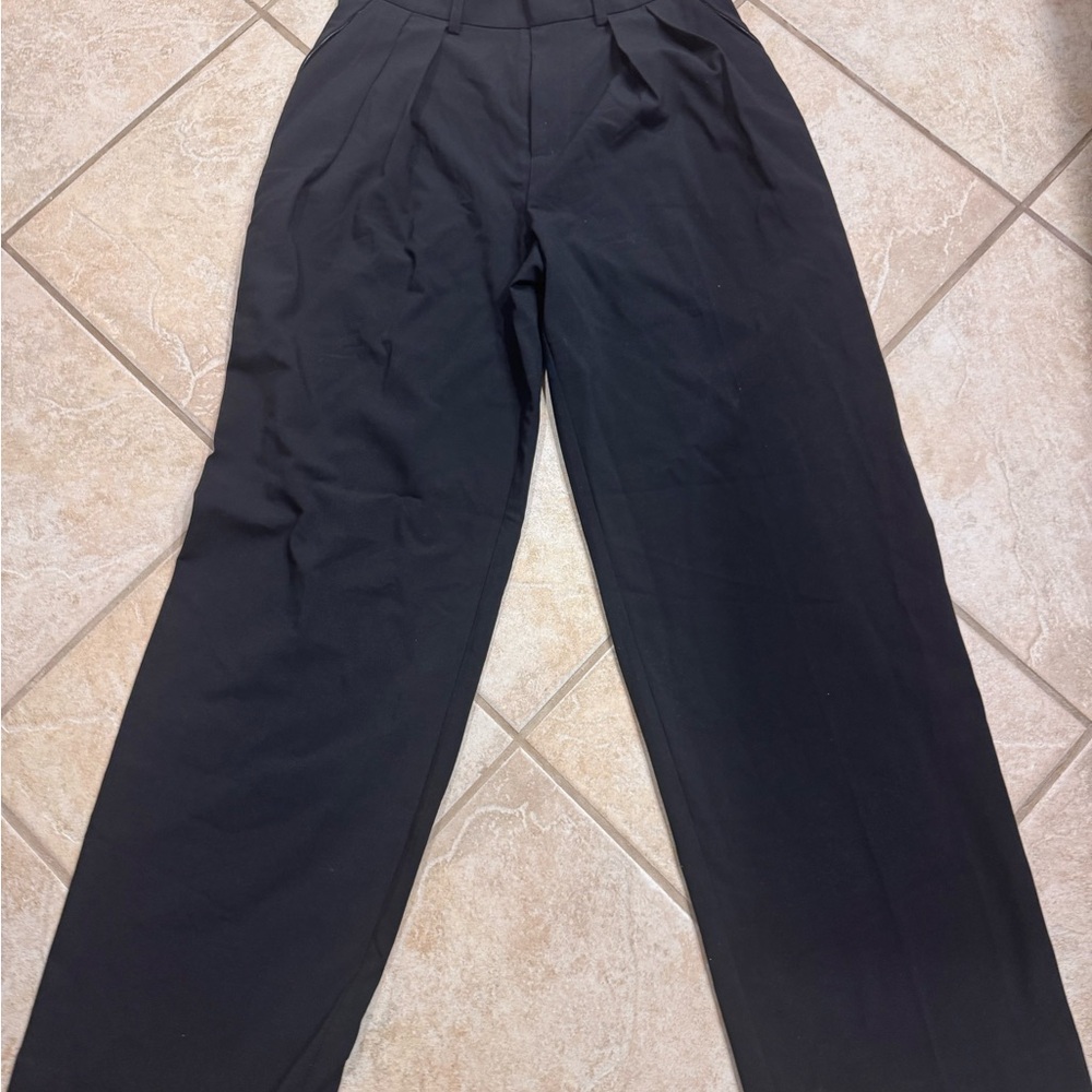 Good American Woman Dress Pants